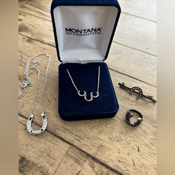 Montana Silversmiths Jewelry - Montana Silversmiths Horseshoe Necklace. NWOT
